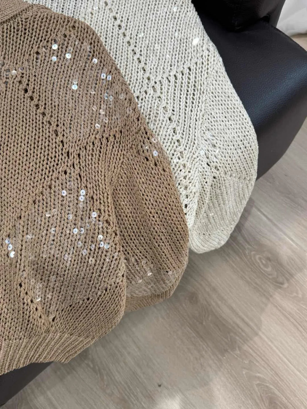 Exquisite sequinned v-neckline spring-summer cardigan